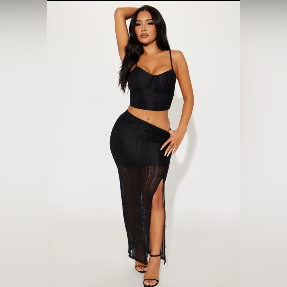 Fashion nova lace skirt set. Brand New. Size L. Color black.